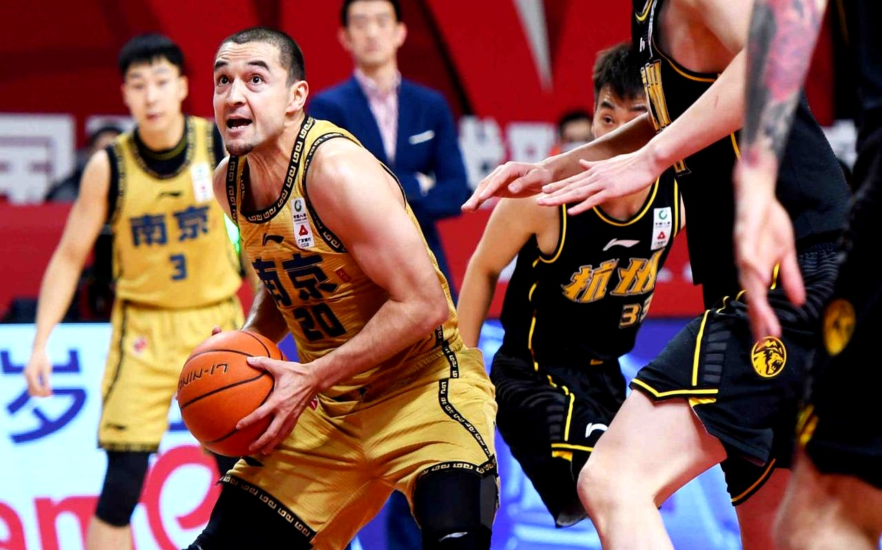 星空体育官方网站今夜多特蒙德回应争议——CBA常规赛节点到来，信心回归，年轻球员得到机会的简单介绍