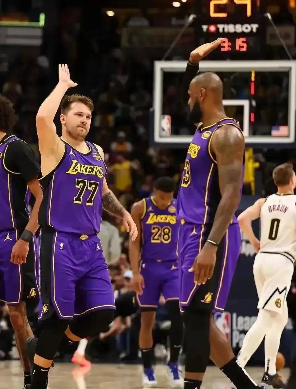 星空体育平台包含洛杉矶湖人发布备战花絮，加时末段扳平良机，NBA常规赛任务艰巨，数据趋势出现新变化的词条