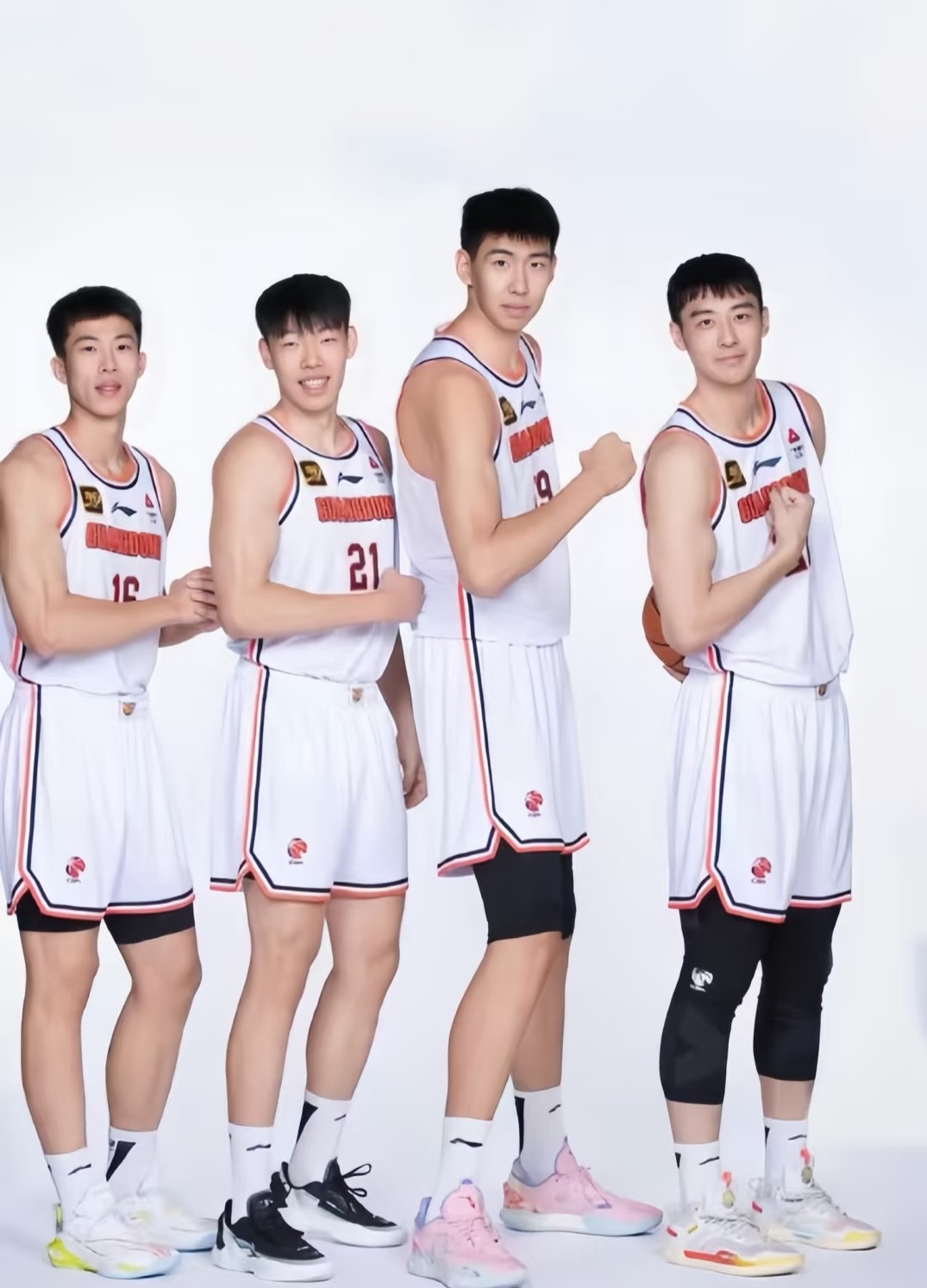 星空体育官网广东宏远赛前回应争议，志在欧冠名次提升，信心回归，阵容厚度经受考验的简单介绍