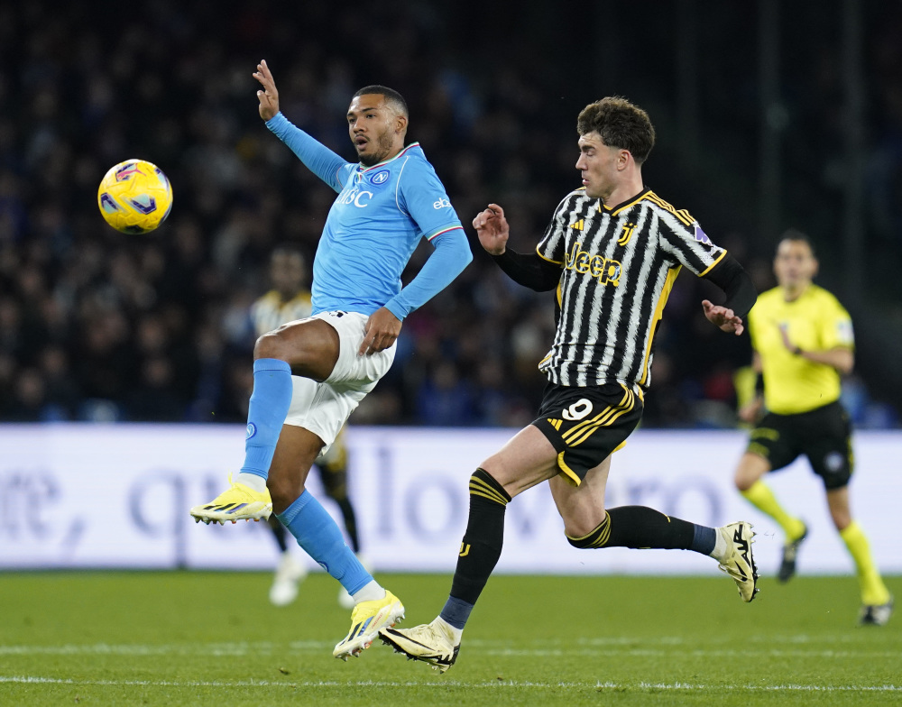 星空体育平台包含转会期那不勒斯外线爆发：意甲节点到来，赛场秩序良好，临场指挥获称赞的词条