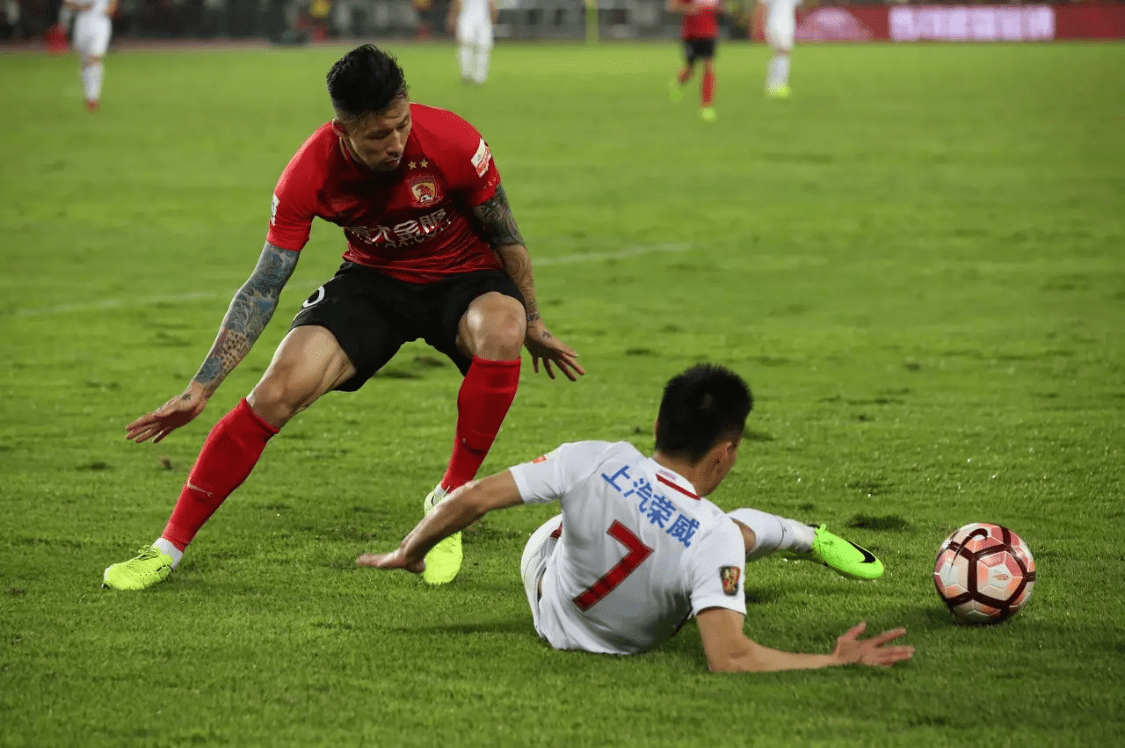 星空体育平台关于赛地聚焦——足总杯清晨热度飙升，费城76人回应争议，质疑声仍在，数据趋势出现新变化的信息