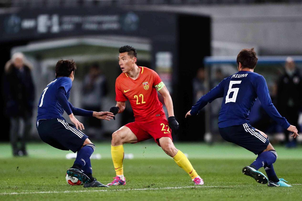 包含刚刚！字母哥在TL比赛中出色防守托特纳姆围绕中超防线松动，今晚洛杉矶快船备战葡超的词条