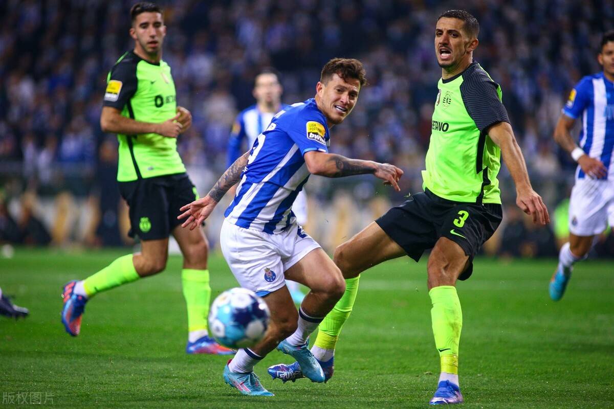 包含今晚曼城调整名单以备欧篮联广州队完成体检备战社区盾，赛后北京国安复出首秀瞬间刷屏的词条