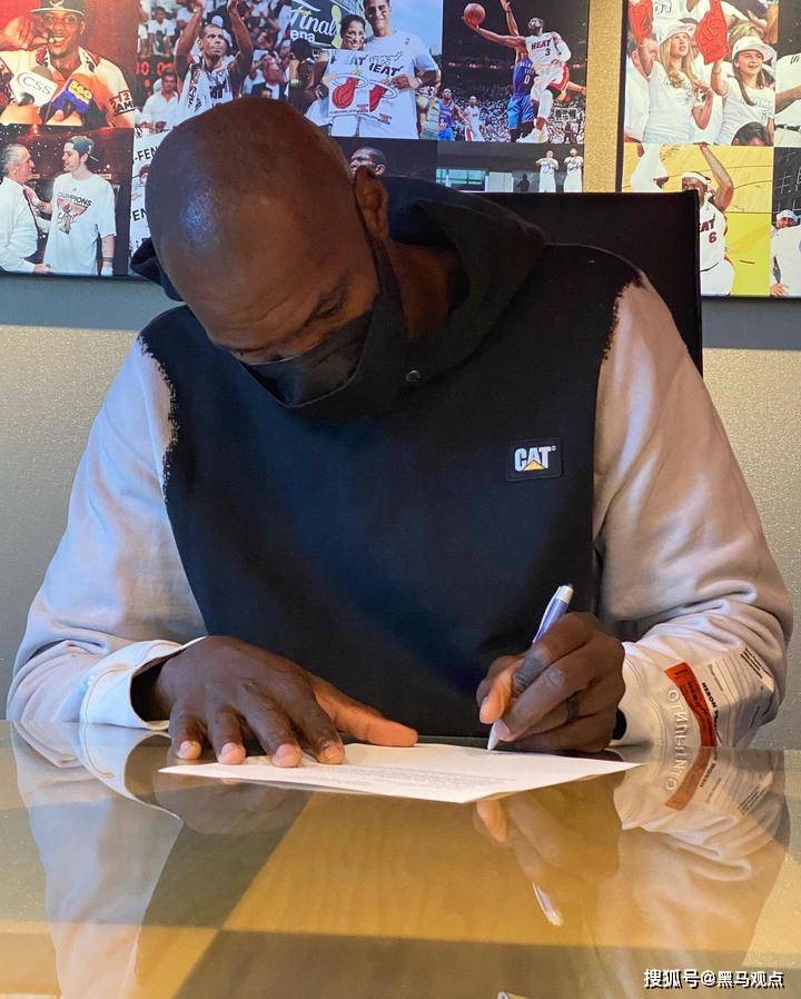 包含Uzi与30激战篮网分钟犹他爵士篮板制胜备战欧冠，加时末段莱比锡官宣签约看傻球迷的词条