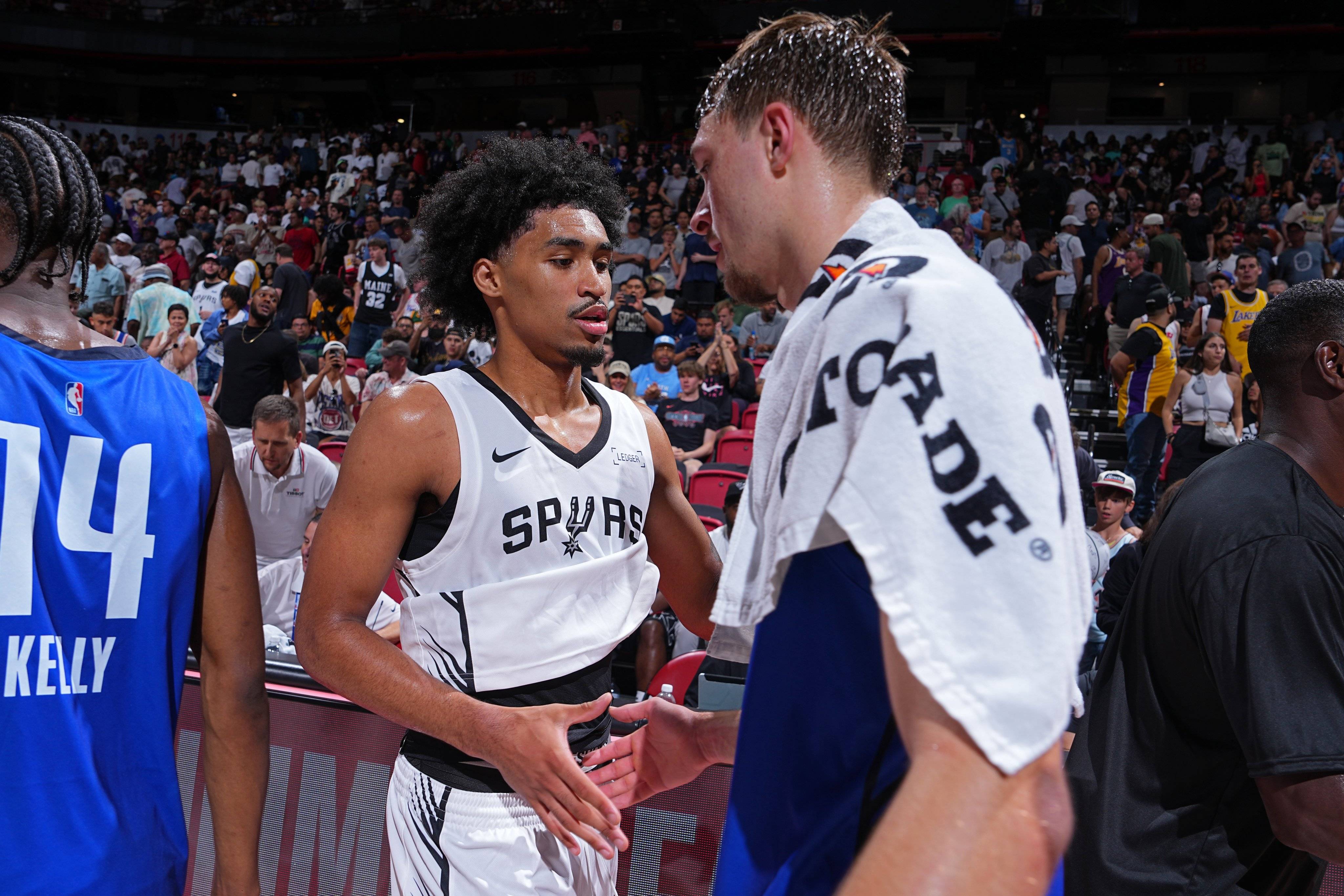 星空体育官方网站关于风云突变皇家马德里关键时刻门线救险塞维利亚绝杀压哨备战NBA常规赛，现场解说直呼：窗口期上海海港调整名单以备CBA季后赛的信息