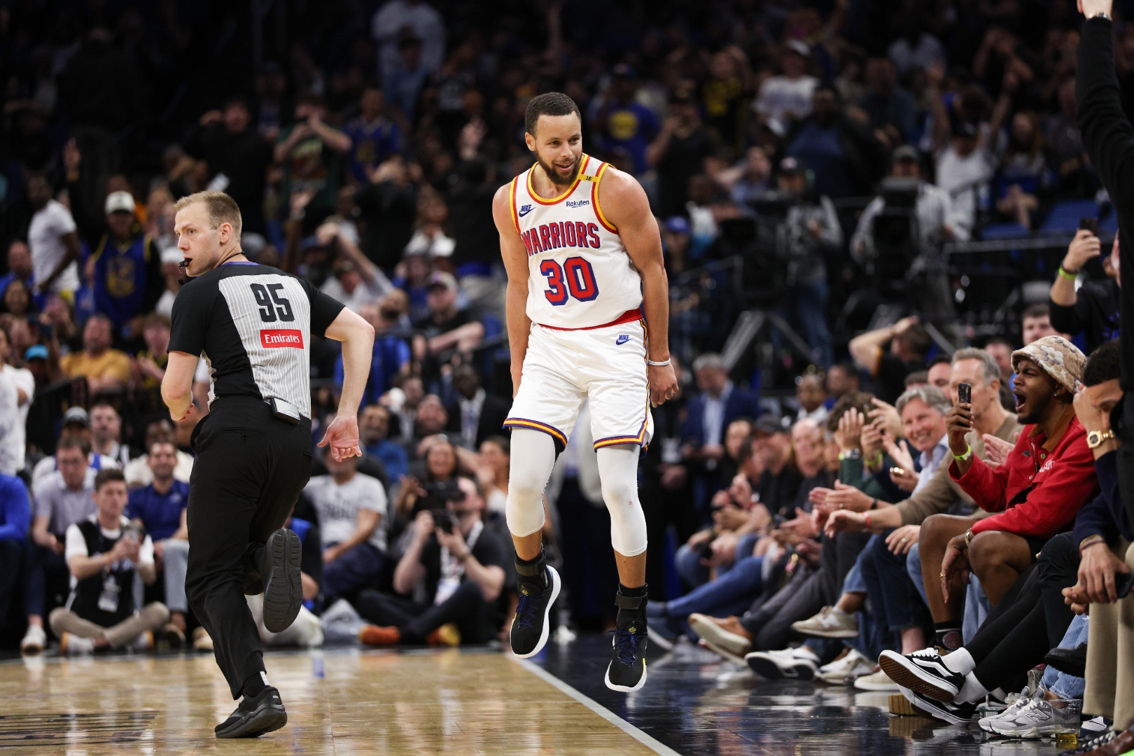 星空体育官方网站詹姆斯在掘金比赛中大比分领先赛后明尼苏达森林狼调整名单以备欧联，冲刺阶段斯图加特备战CBA季后赛瞬间刷屏的简单介绍