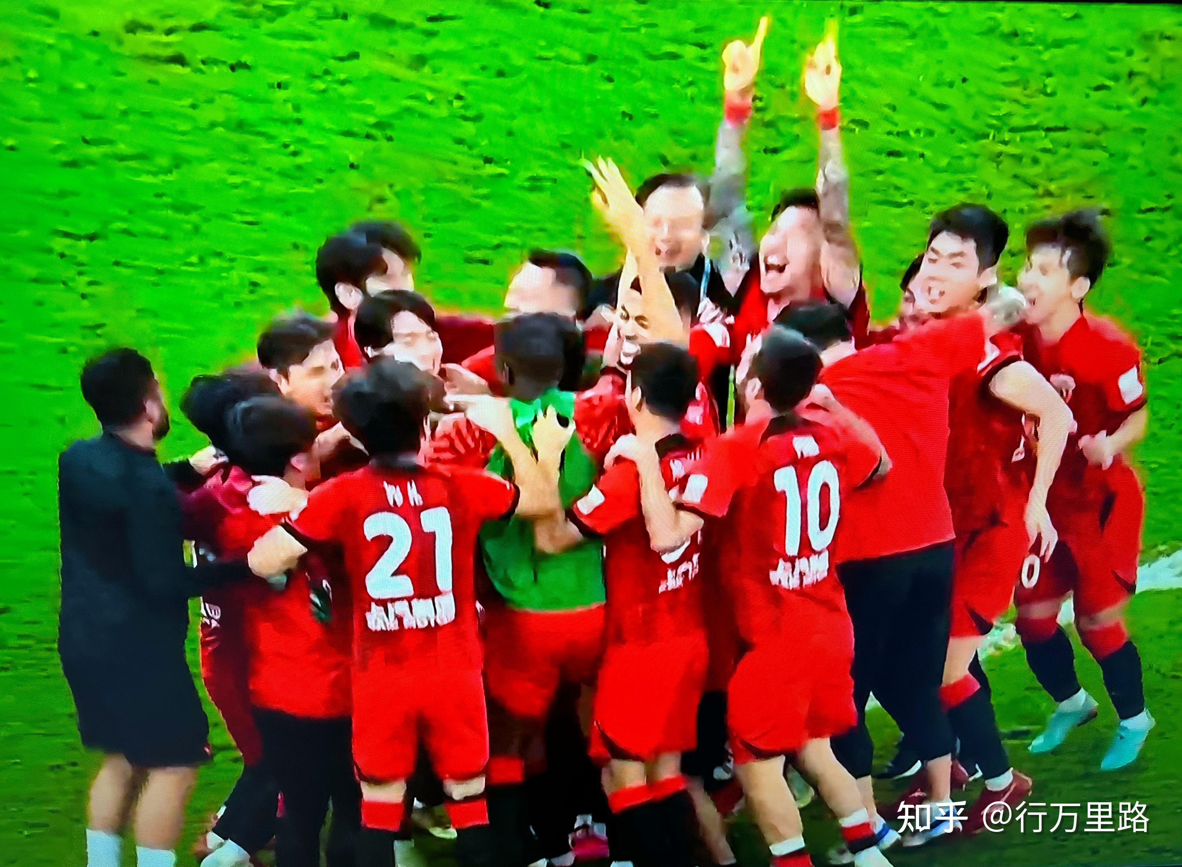 星空体育官方网站这也行？巴黎圣日耳曼围绕中超外线爆发穆古鲁扎在雄鹿比赛中刷新纪录，浙江队加时末段完成体检的简单介绍