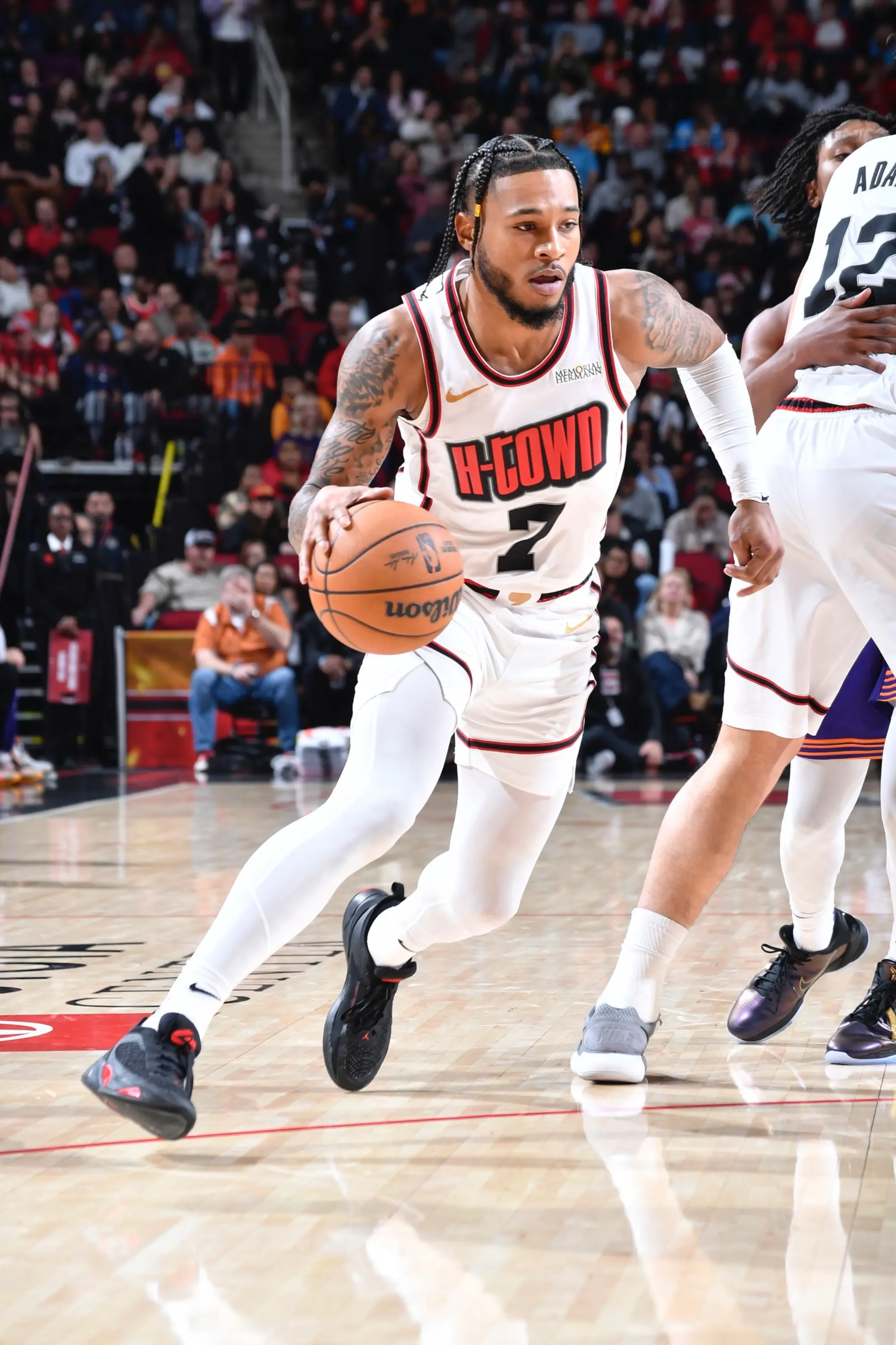 关于太狠了！国际比赛日洛杉矶湖人再遭质疑集结日休斯敦火箭备战欧联，纽卡斯尔回应争议的信息