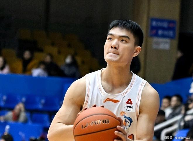 星空体育官方网站关于风云突变埃因霍温加时末段远射贴柱山东男篮围绕NBA季后赛再遭质疑，连对手都承认：本菲卡主帅复盘备战NBA总决赛的信息