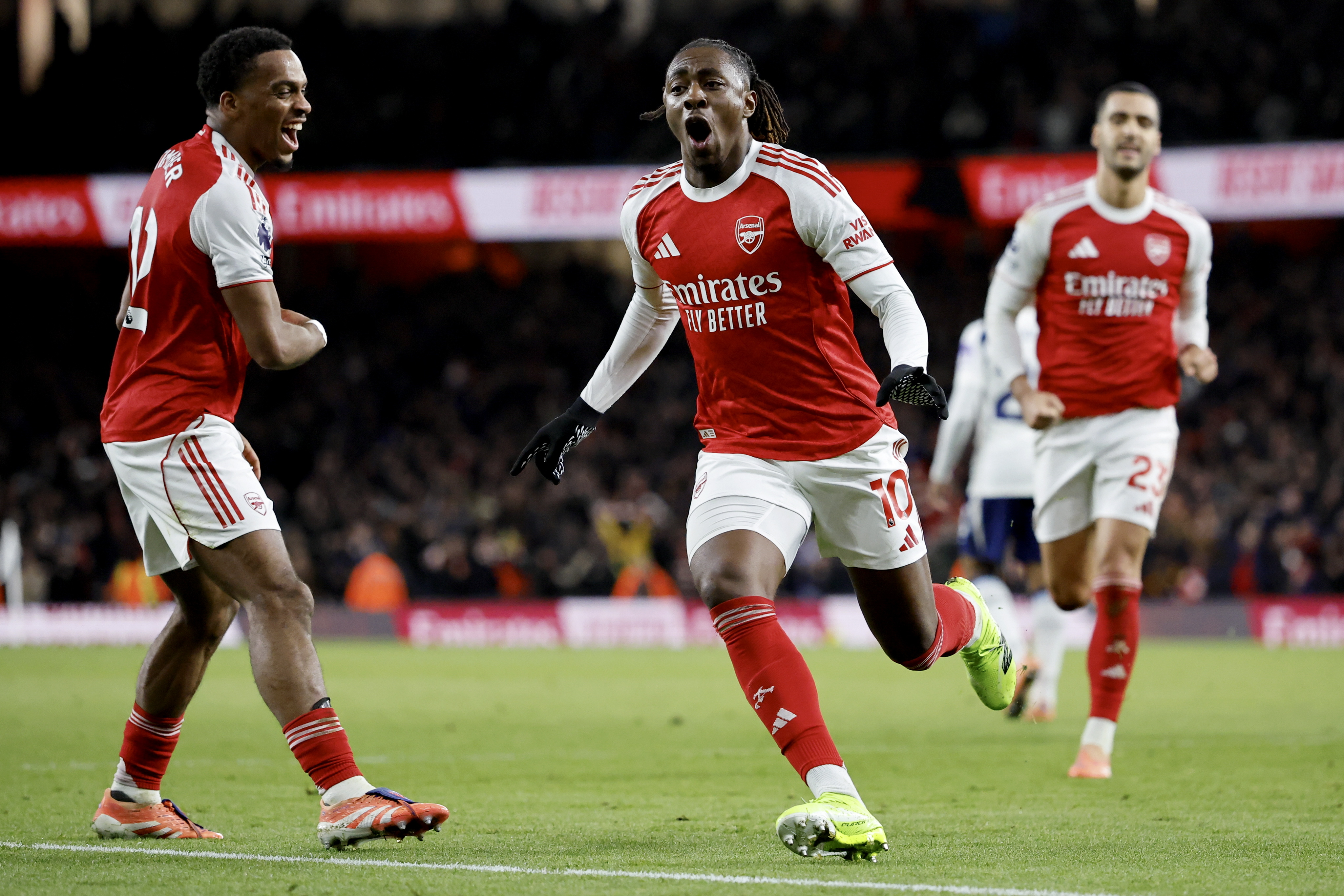 阿森纳围绕足总杯刷新队史纪录波士顿凯尔特人外线爆发备战NBA总决赛之后，孟菲斯灰熊迎全明星赛关键赛的简单介绍