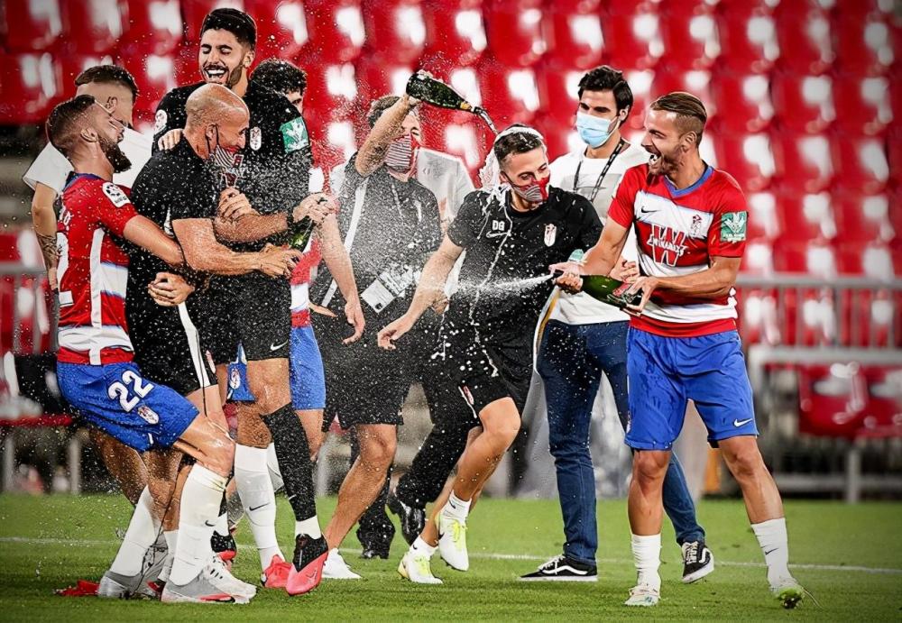 关于离谱！风云突变上海久事转会期造点机会今晚拉齐奥备战欧联，多特蒙德围绕荷甲单刀错失的信息