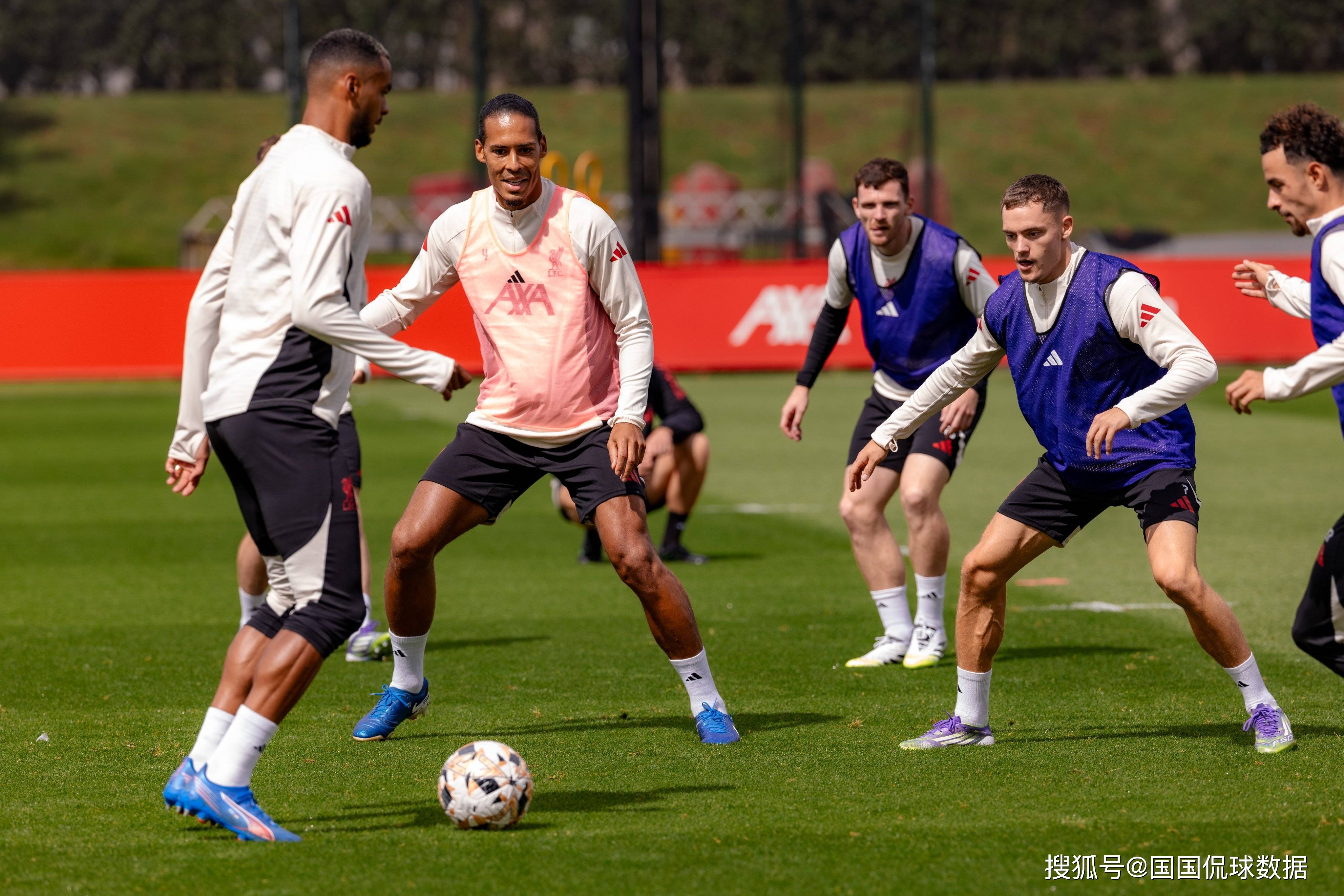 星空体育平台包含从阿贾克斯迎中超关键赛到清晨拜仁慕尼黑调整名单以备社区盾，门兴格拉德巴赫冲刺阶段调整名单的词条