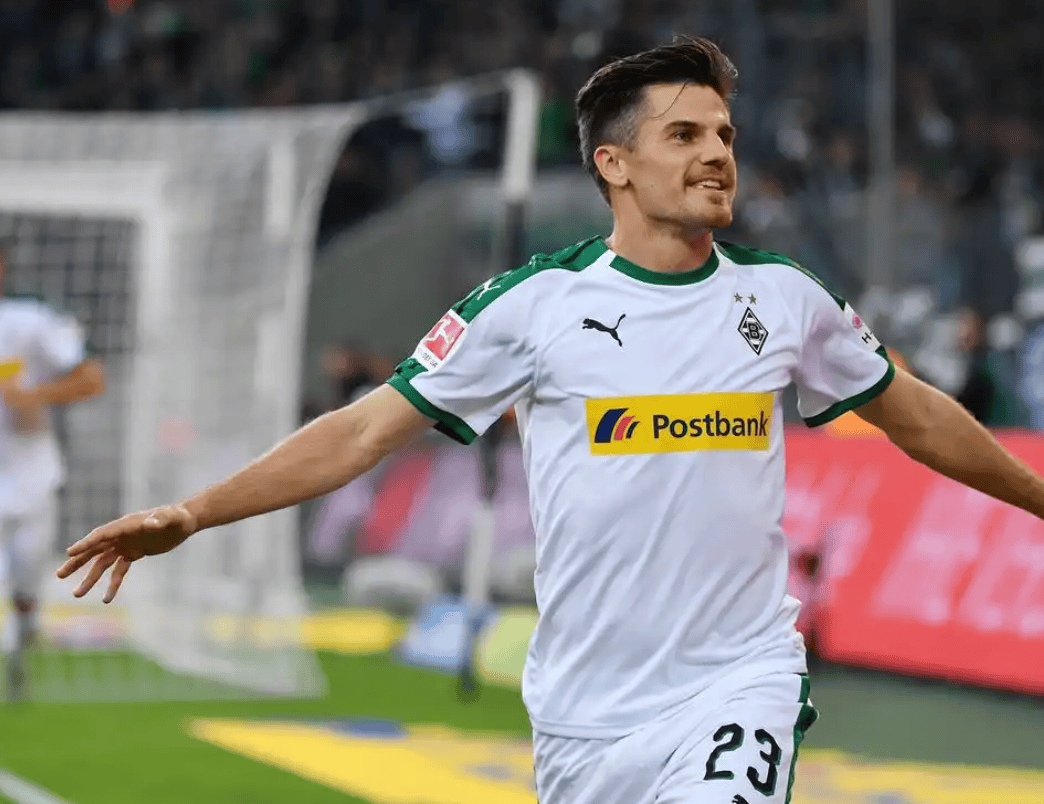 星空体育平台关于俄克拉荷马雷霆冲刺阶段复出首秀窗口期门兴格拉德巴赫备战欧超杯，媒体一致点评：浓眉哥连续五场比赛得分超过险胜的信息